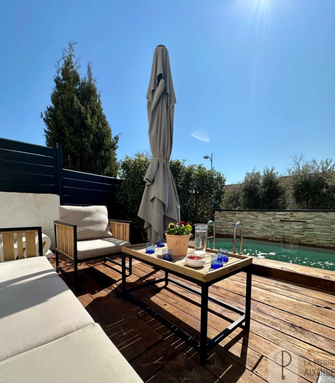 Terrasse côté piscine