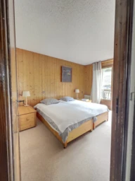 Chambre 2 du T3 (avec balcon et placards)