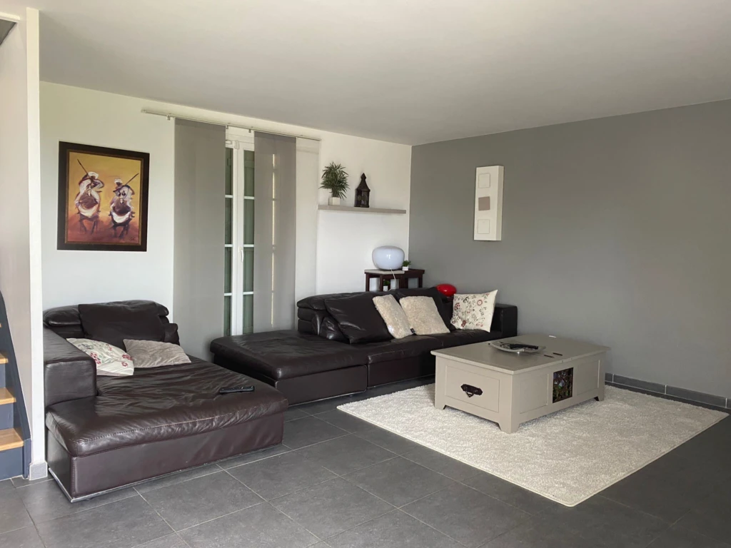 FOR RENT - MAISON A LOUER (loyer tout inclus) 3