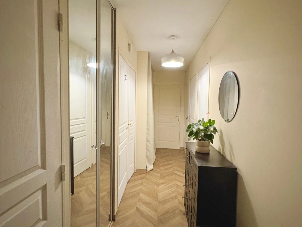 Appartement traversant au dernier étage avec terrasse et balcon – proximité de La Défense direct Saint-Lazare (loyer tout inclus) 11
