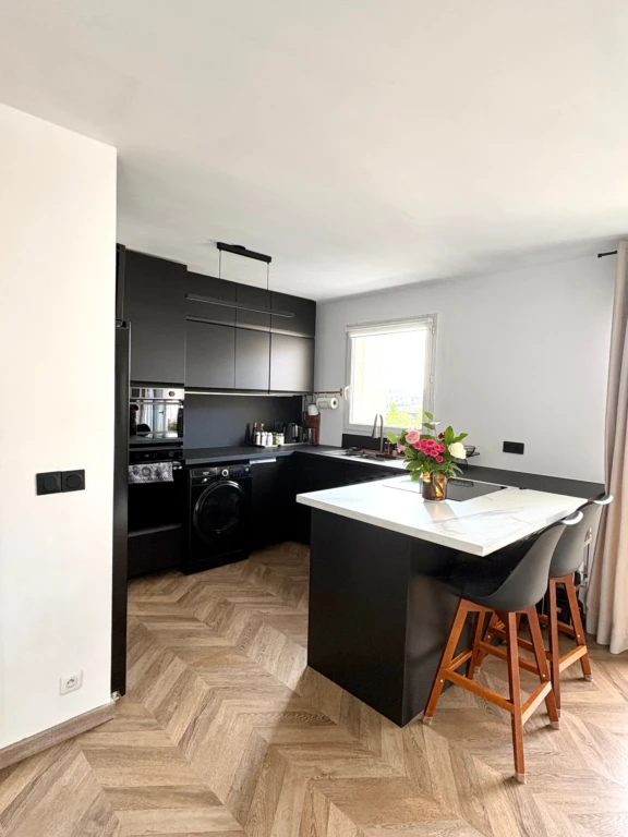 Appartement traversant au dernier étage avec terrasse et balcon – proximité de La Défense direct Saint-Lazare (loyer tout inclus) 4