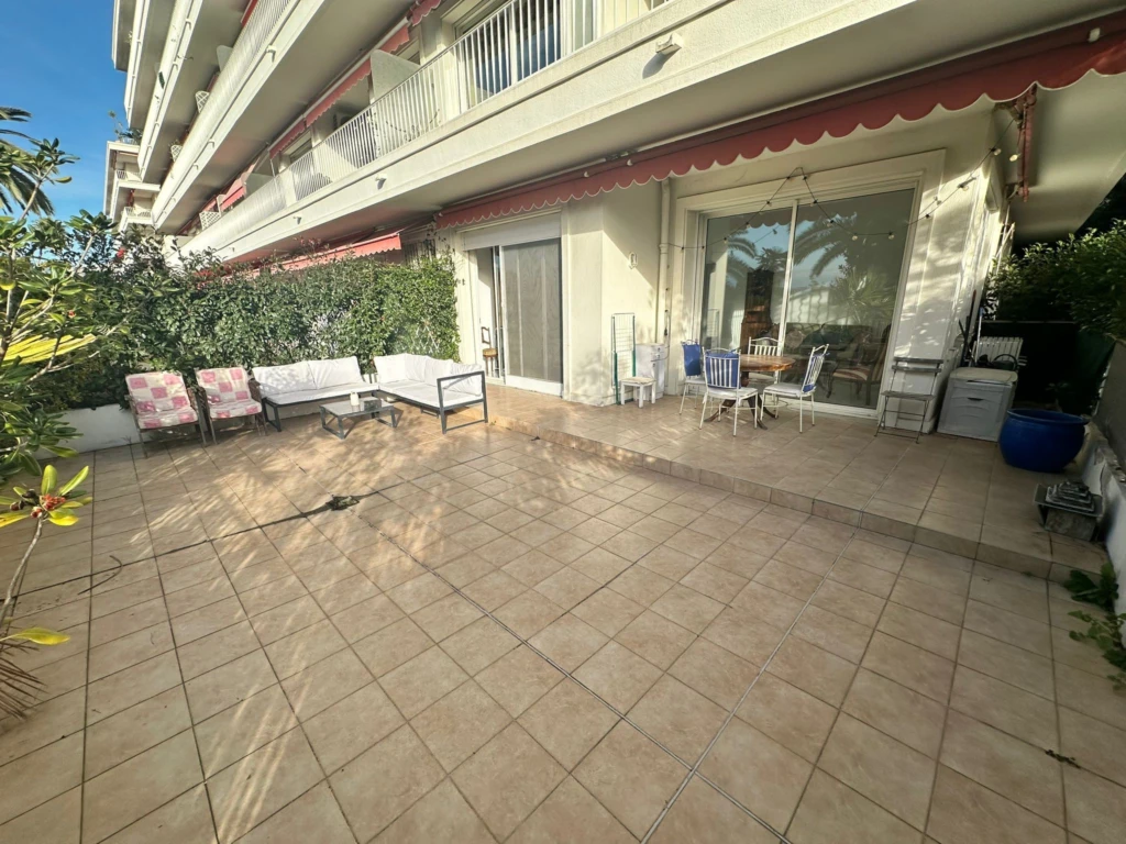 Un havre de paix - appartement dans un parc privé - terrasse de 50m2 - 5 mn de la mer. (loyer tout inclus) 5