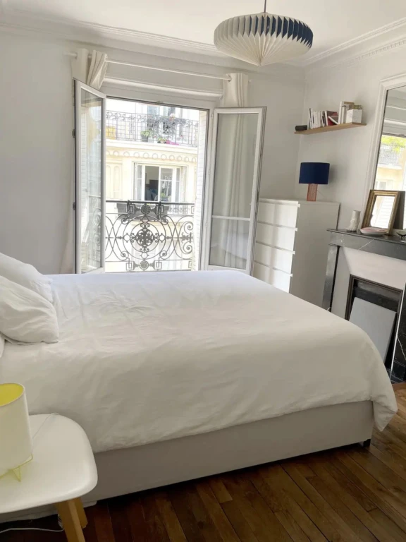 Appartement typiquement parisien proche de Montmartre (loyer tout inclus) 4