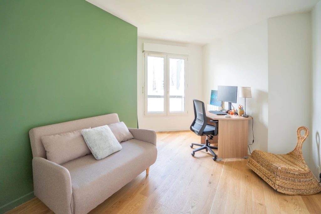Loue meublé un superbe Duplex neuf de 108m² + 20m² de terrasse exposé plein Sud, dernier étage (loyer tout inclus) 11
