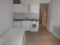 studio en parfait état très bien placé (loyer tout inclus) 2