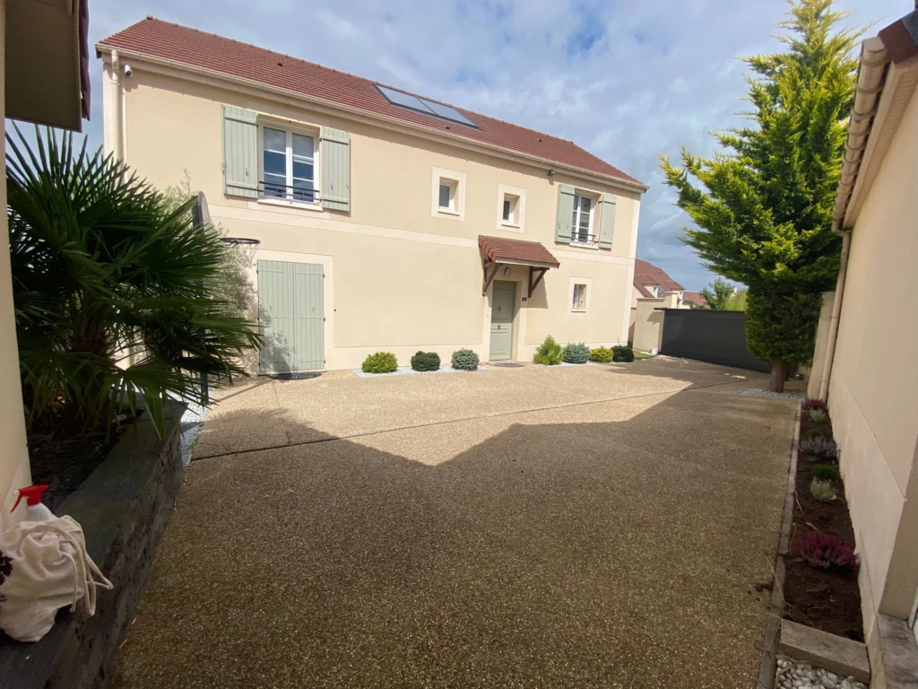FOR RENT - MAISON A LOUER (loyer tout inclus) 1