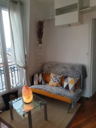 À 10 minutes à pied de Paris - Charmant studio avec vue imprenable sur la Tour Eiffel & les toits de Paris (loyer tout inclus) 3