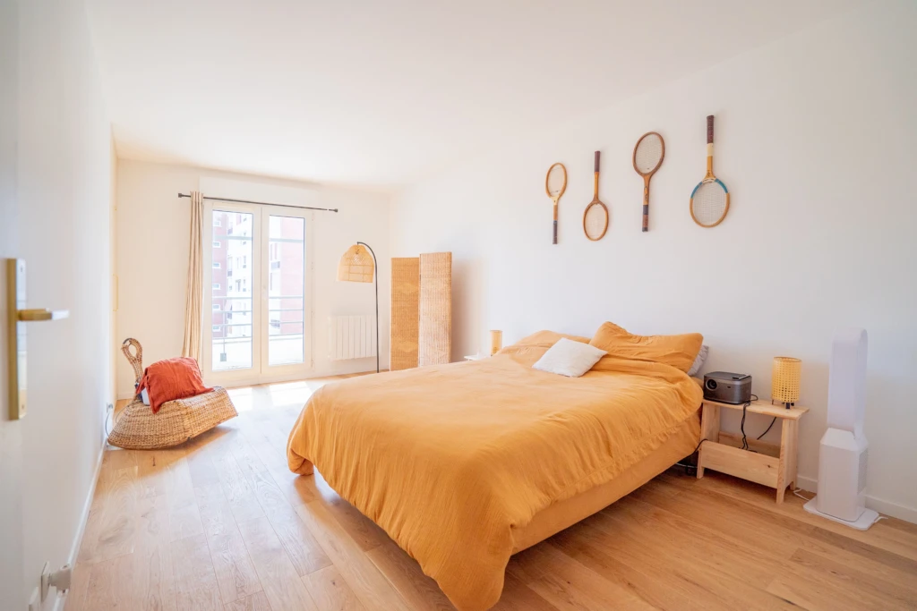 Loue meublé un superbe Duplex neuf de 108m² + 20m² de terrasse exposé plein Sud, dernier étage (loyer tout inclus) 10