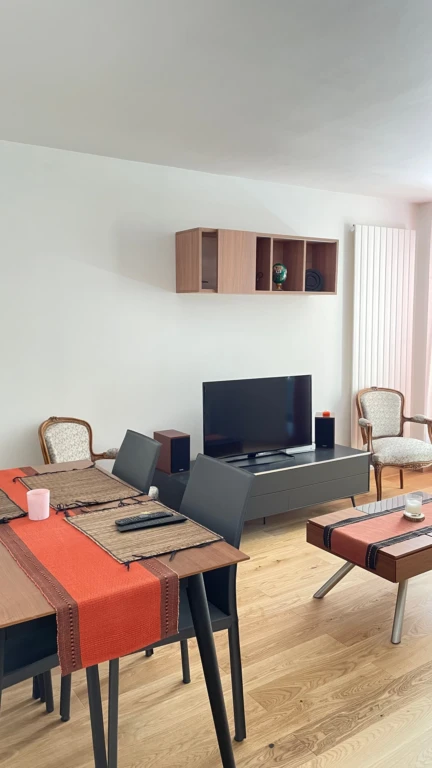 Appartement calme et refait à neuf avec balcon et ascenseur, – proche métro et tramway – Paris 20e (loyer tout inclus) 12