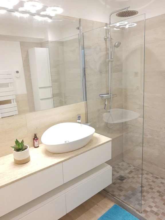 Appartement ensoleillé et gai avec grand terrasse (loyer tout inclus) 12