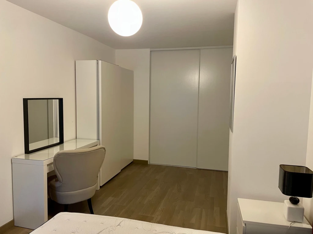 Spacieux appartement meublé de 3 chambres avec terrasse, jardin privé et 2 places de parking (loyer tout inclus) 12