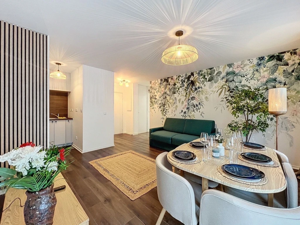 New renovated apartment just 1 min from train station RER Val D’Europe , free parking underground (loyer tout inclus) 1