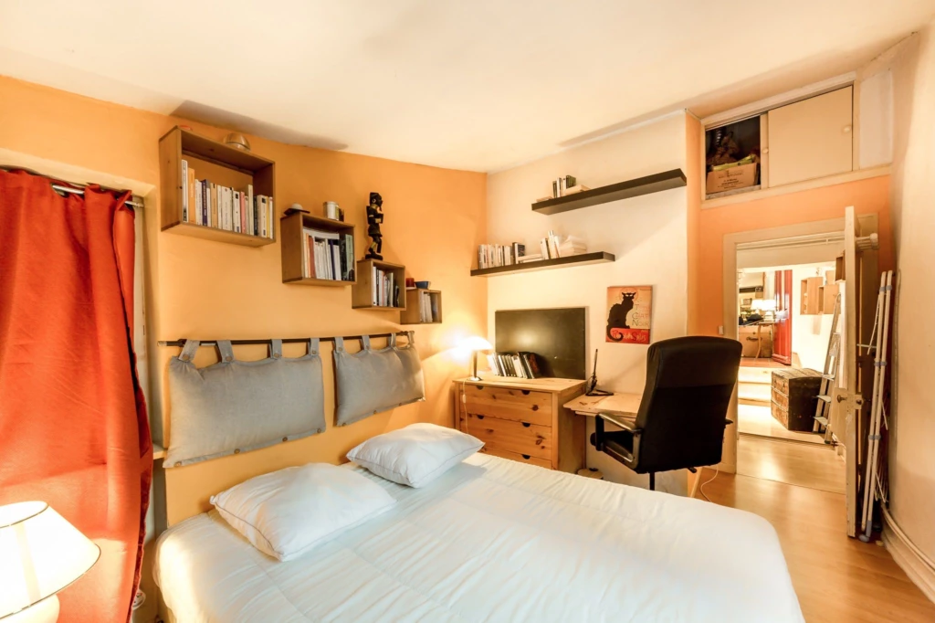 Grand T2 de 54 m2, Vieux Lyon, très central et très calme. (loyer tout inclus) 3