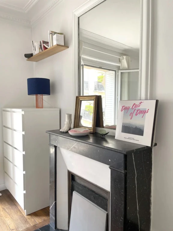 Appartement typiquement parisien proche de Montmartre (loyer tout inclus) 2