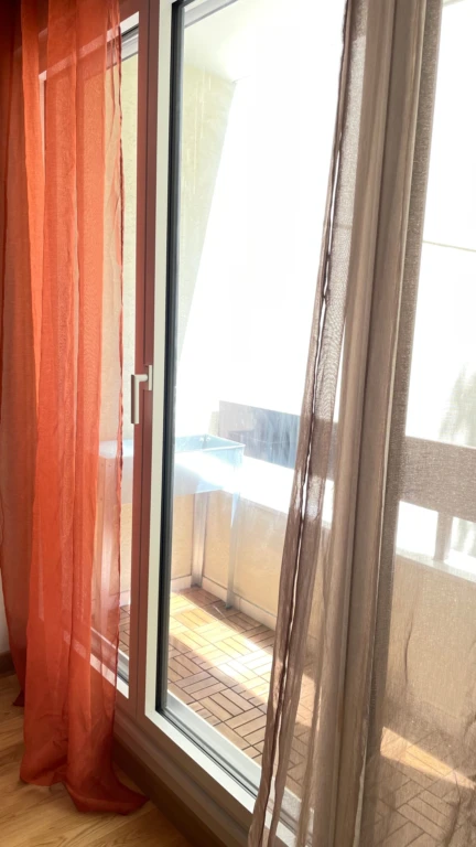 Appartement calme et refait à neuf avec balcon et ascenseur, – proche métro et tramway – Paris 20e (loyer tout inclus) 20