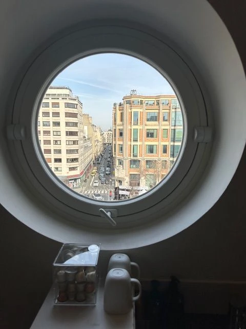 Joli studio au pied du métro Sablons Ligne 1 à Neuilly Sur Seine (loyer tout inclus) 2