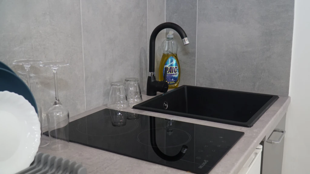 GRAND STUDIO MEUBLE (loyer tout inclus) 8