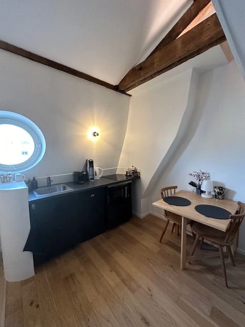 Joli studio au pied du métro Sablons Ligne 1 à Neuilly Sur Seine (loyer tout inclus) 1