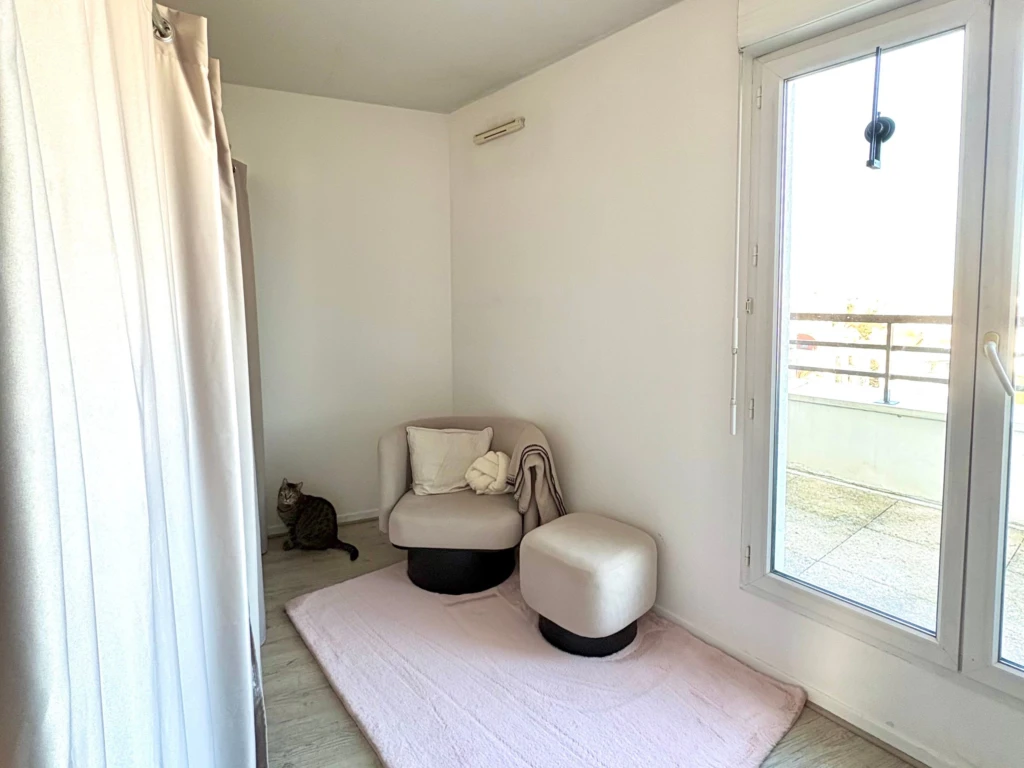 Appartement traversant au dernier étage avec terrasse et balcon – proximité de La Défense direct Saint-Lazare (loyer tout inclus) 7
