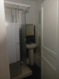 studio en parfait état très bien placé (loyer tout inclus) 3