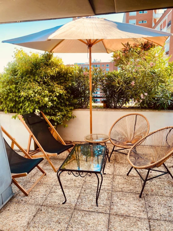 Loue meublé un superbe Duplex neuf de 108m² + 20m² de terrasse exposé plein Sud, dernier étage (loyer tout inclus) 15