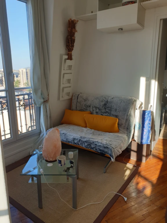 À 10 minutes à pied de Paris - Charmant studio avec vue imprenable sur la Tour Eiffel & les toits de Paris (loyer tout inclus) 1