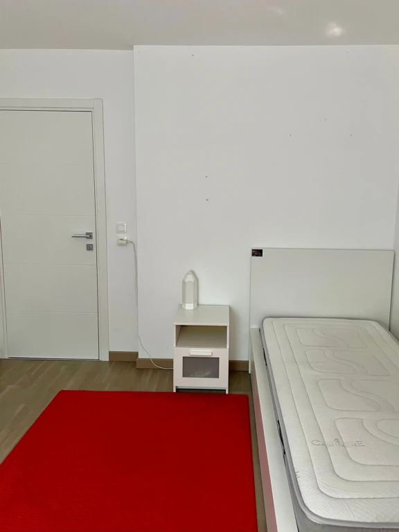 Spacieux appartement meublé de 3 chambres avec terrasse, jardin privé et 2 places de parking (loyer tout inclus) 10