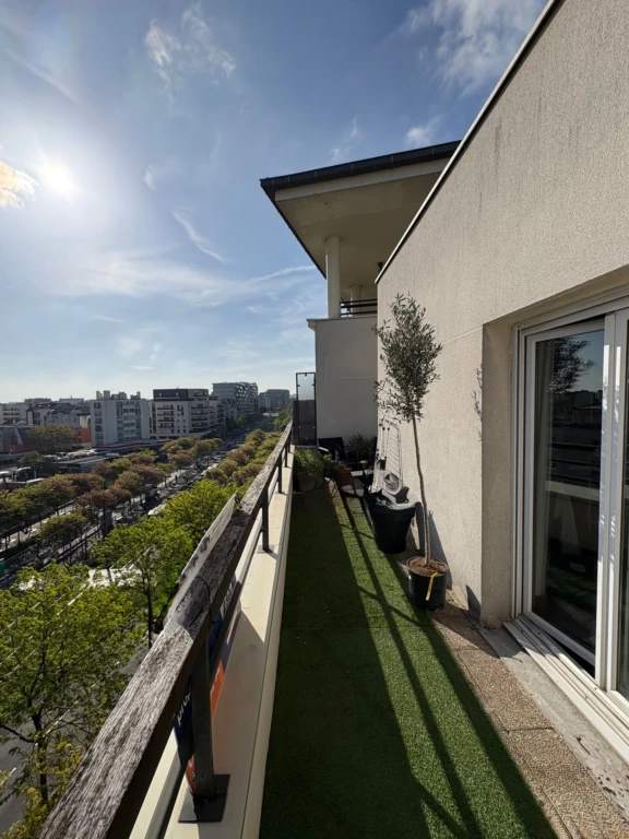 Appartement traversant au dernier étage avec terrasse et balcon – proximité de La Défense direct Saint-Lazare (loyer tout inclus) 14