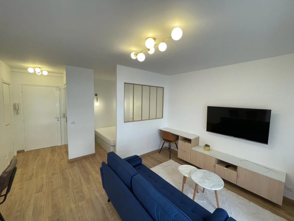 Charmant 2 pièces 33m² refait à neuf - Localisation Excellente - 15ème (loyer tout inclus) 2