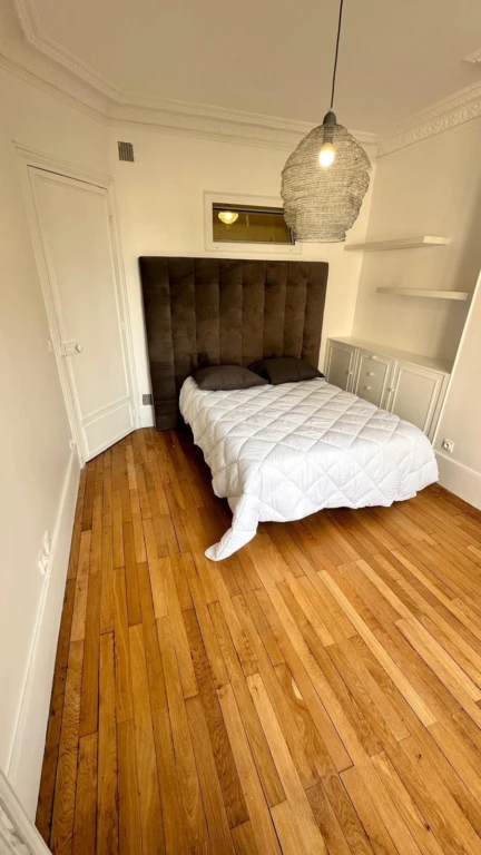 Appartement lumineux 70 m² – Double séjour, 2 Chambres & ascenseur – Rue Fays (loyer tout inclus) 3