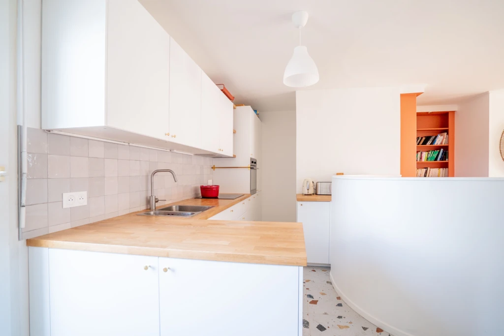 Loue meublé un superbe Duplex neuf de 108m² + 20m² de terrasse exposé plein Sud, dernier étage (loyer tout inclus) 8