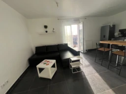 Studio T1 lumineux et spacieux avec balcon et parking à Noisy-le-Grand (loyer tout inclus) 3
