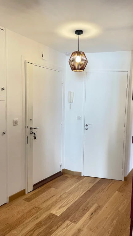 Appartement calme et refait à neuf avec balcon et ascenseur, – proche métro et tramway – Paris 20e (loyer tout inclus) 19