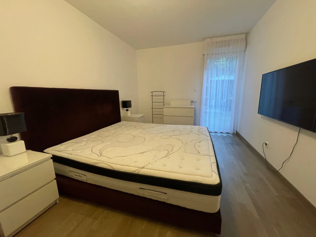 Spacieux appartement meublé de 3 chambres avec terrasse, jardin privé et 2 places de parking (loyer tout inclus) 11