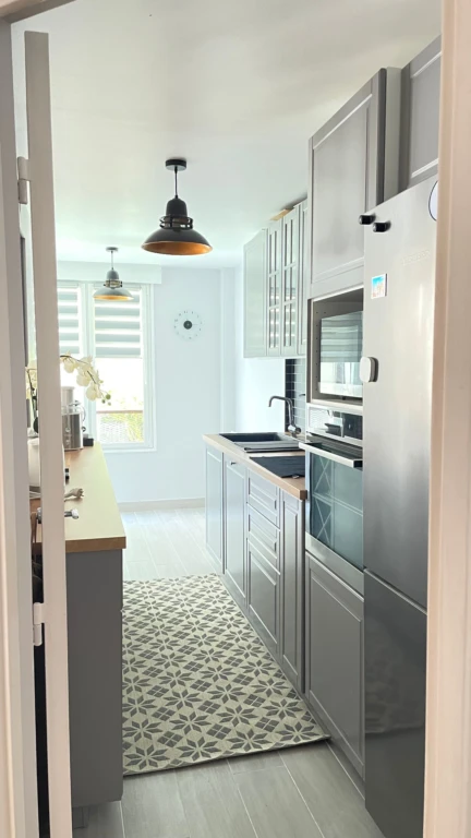 Appartement calme et refait à neuf avec balcon et ascenseur, – proche métro et tramway – Paris 20e (loyer tout inclus) 15