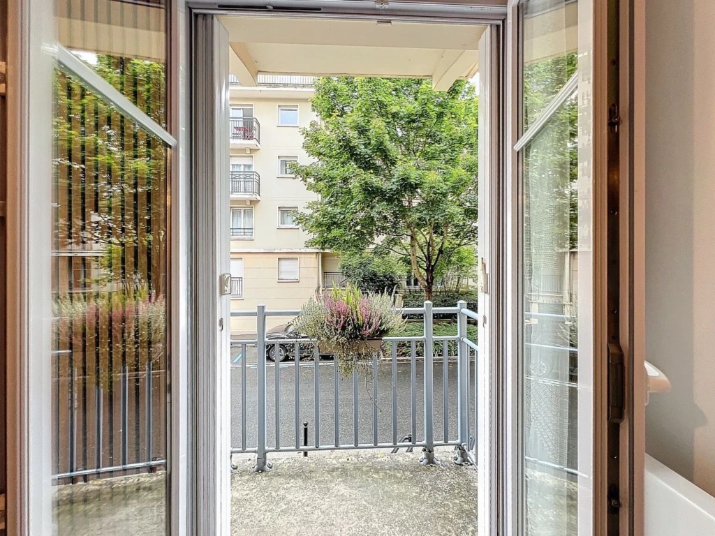 New renovated apartment just 1 min from train station RER Val D’Europe , free parking underground (loyer tout inclus) 9