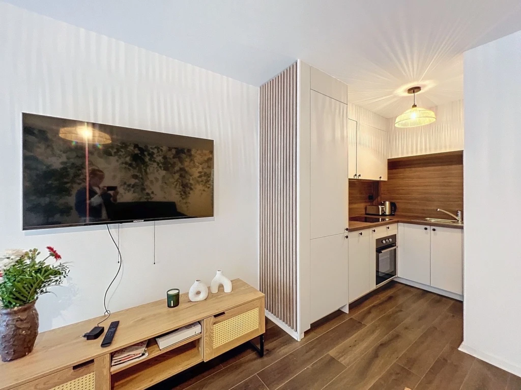 New renovated apartment just 1 min from train station RER Val D’Europe , free parking underground (loyer tout inclus) 8
