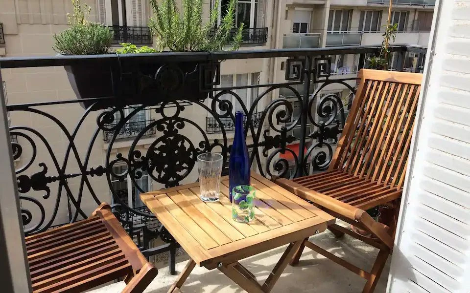 Appartement typiquement parisien proche de Montmartre (loyer tout inclus) 1