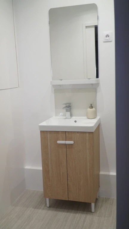 GRAND STUDIO MEUBLE (loyer tout inclus) 12
