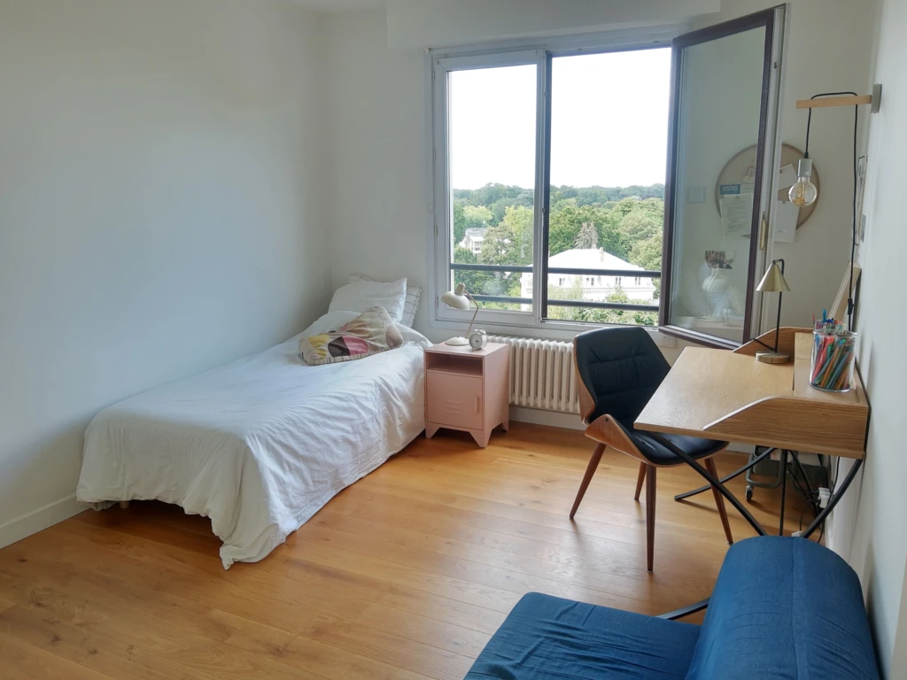 Appartement ensoleillé et gai avec grand terrasse (loyer tout inclus) 10