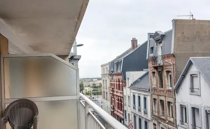 Appartement avec balcon proche plage (loyer tout inclus) 5