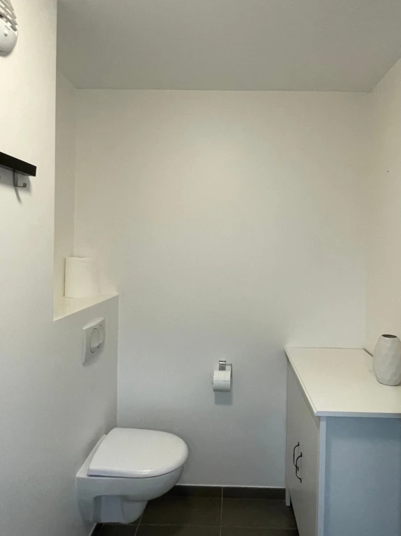 Spacieux appartement meublé de 3 chambres avec terrasse, jardin privé et 2 places de parking (loyer tout inclus) 16