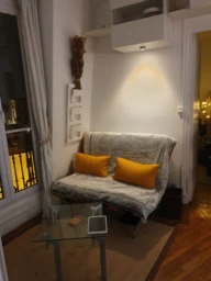 À 10 minutes à pied de Paris - Charmant studio avec vue imprenable sur la Tour Eiffel & les toits de Paris (loyer tout inclus) 2