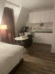 Studio meublé 20 m² avec balcon et vue dégagée – Paris 16e (loyer tout inclus) 2