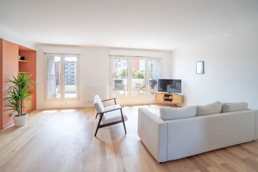 Loue meublé un superbe Duplex neuf de 108m² + 20m² de terrasse exposé plein Sud, dernier étage (loyer tout inclus) 3