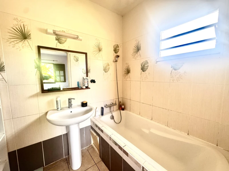 Salle de bains attenante chambre parentale