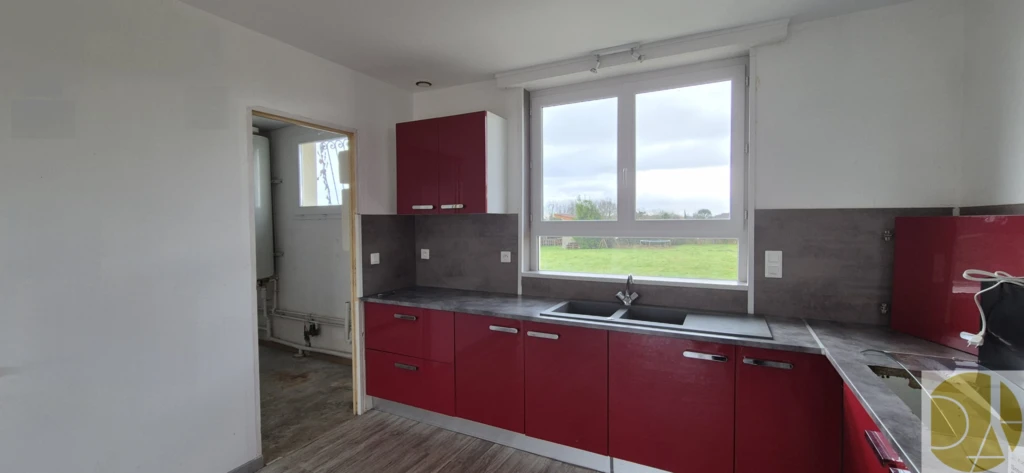 accès cellier/buanderie depuis la cuisine