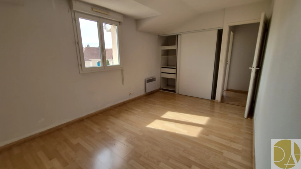 BIZANOS 1 CHAMBRE RDC 4 ETAGES