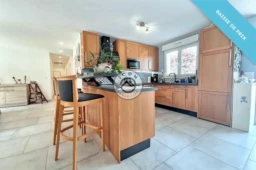 Hoqi-81b5df416c2d4c25acdf05fff6d62267