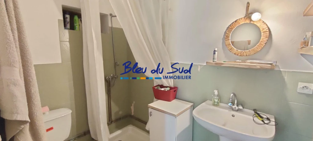 Salle d'eau partie rénovée
